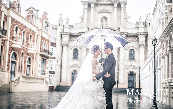 牛先生&王小姐欧洲城堡婚纱照                                                                                                                                                                                                 下雨天创意大片深圳玫瑰小镇影视基地