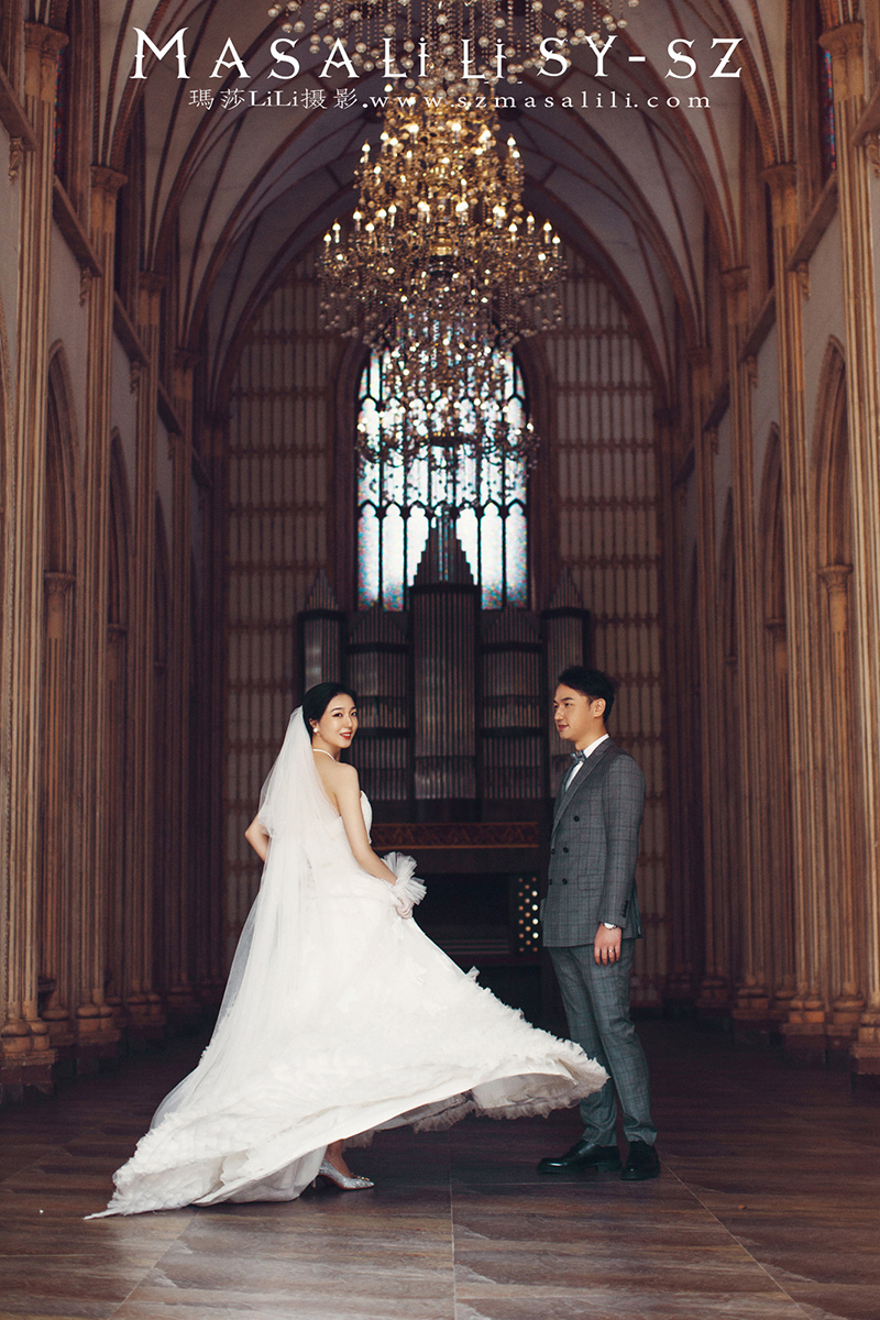 王小姐&田先生玫瑰小镇欧式城堡教堂中式婚纱照